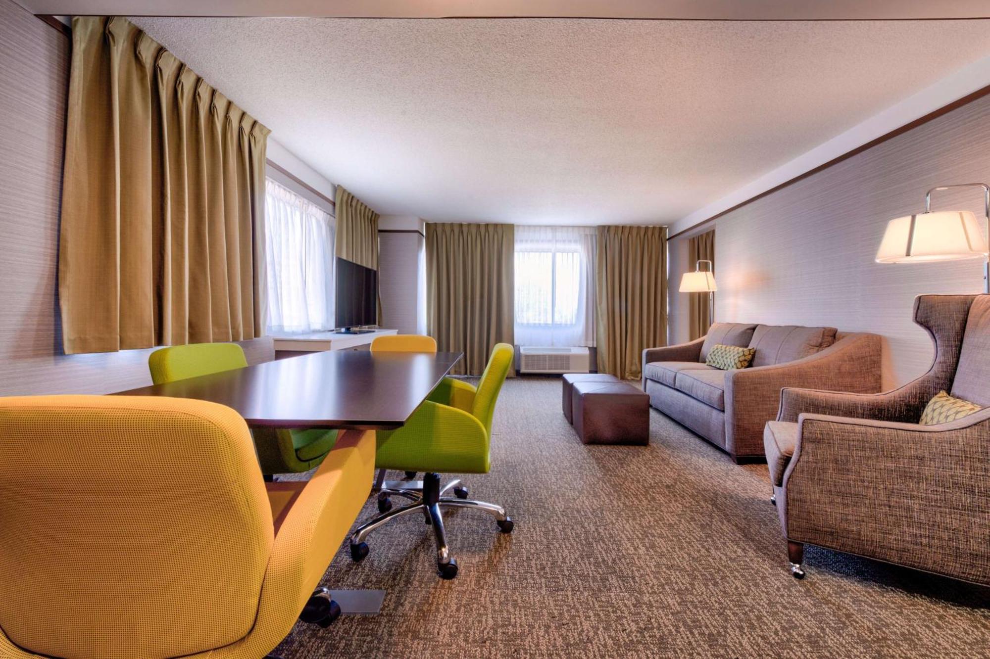 Hilton Garden Inn Detroit Southfield Exterior foto