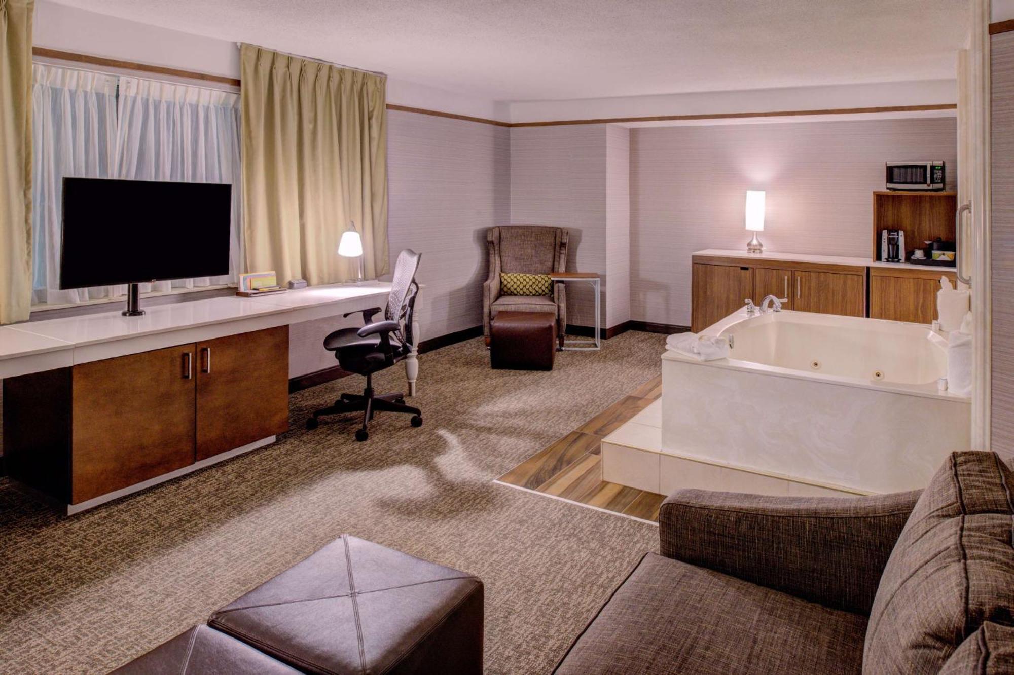 Hilton Garden Inn Detroit Southfield Exterior foto