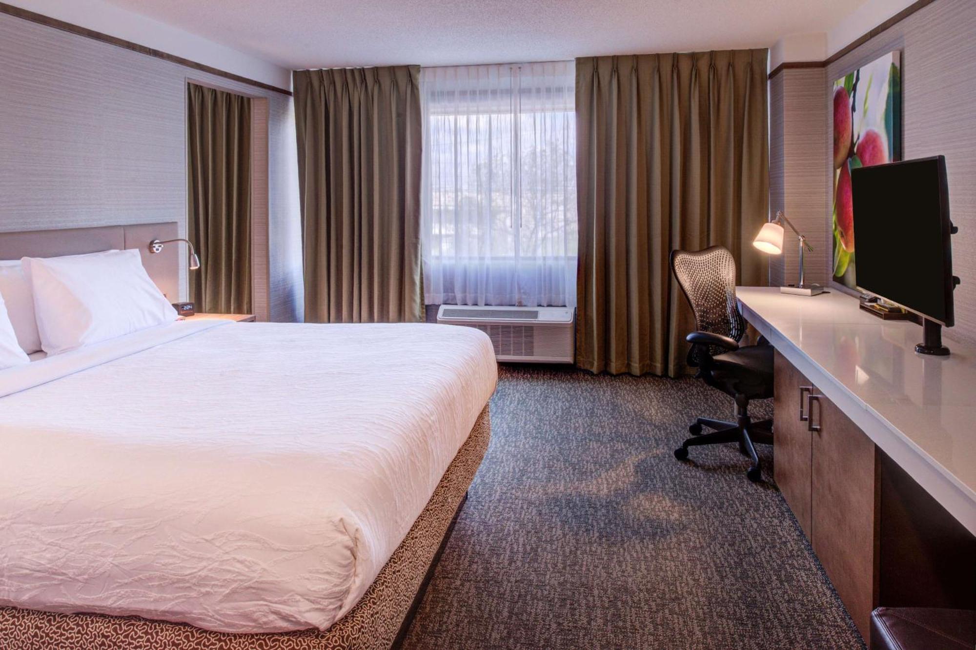 Hilton Garden Inn Detroit Southfield Exterior foto